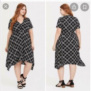 TORRID Size 2 Black Plaid Challis Sharkbite Shirt Dress